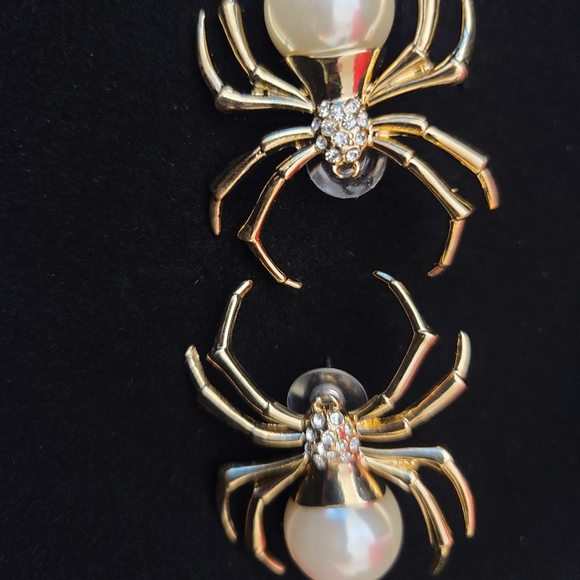 Cool & elegant large spider earrings - Picture 4 of 9